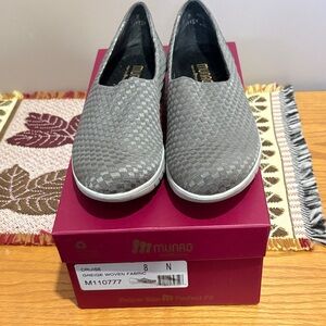 Munro Cruise Gray Woven Fabric Leather Back Loafers Sz 8 N